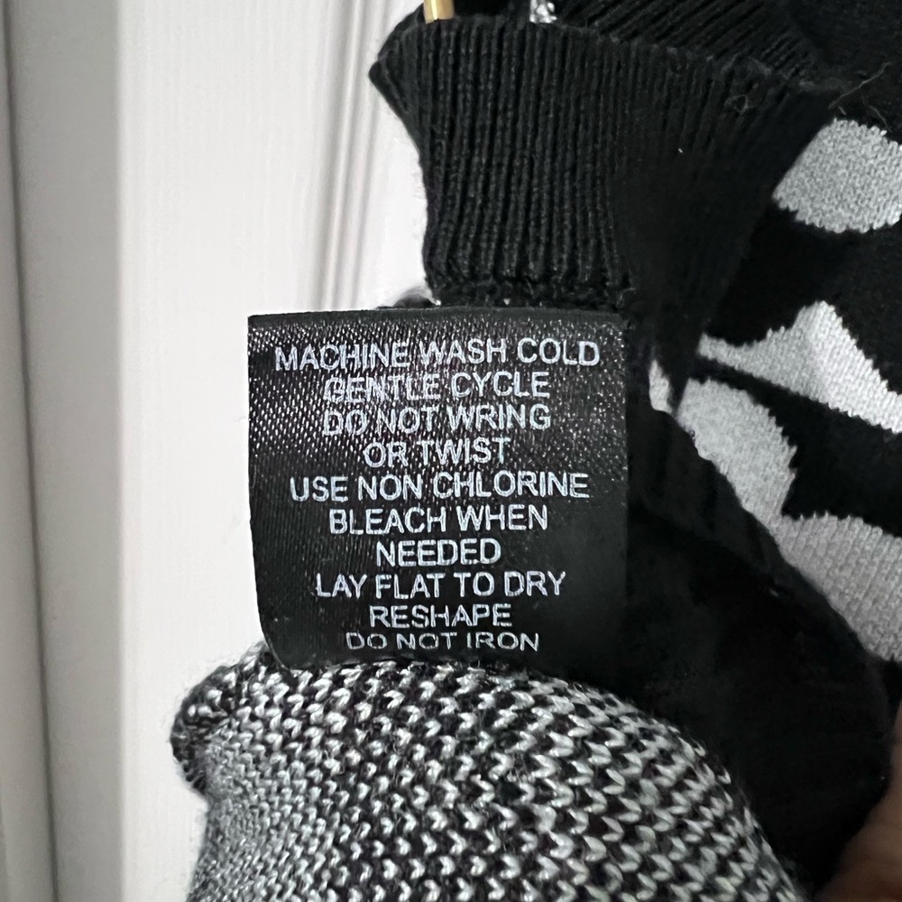 Say What? Black and White Floral Crop Top - Picture 7 of 7